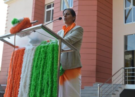 Dafffodls-world-school-sikar-prinicipal-mam-giving-speech