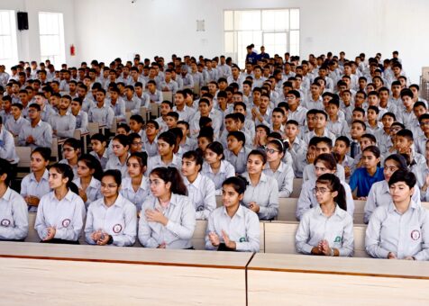 prince-school-sikar-students-at-auditorium
