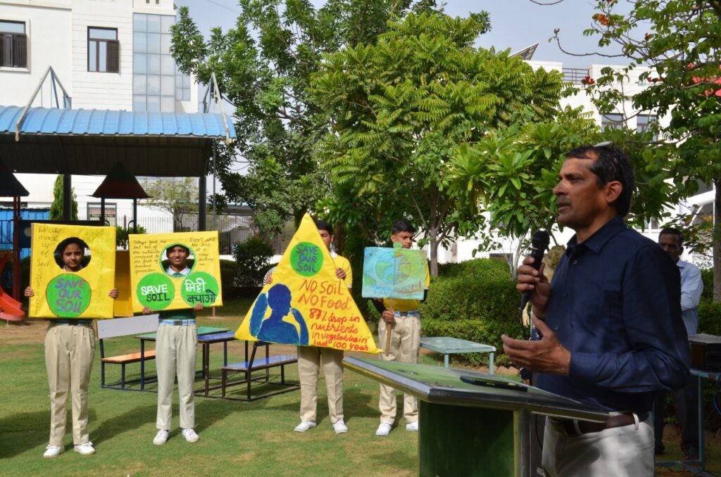  swami-keshwanand-school-students